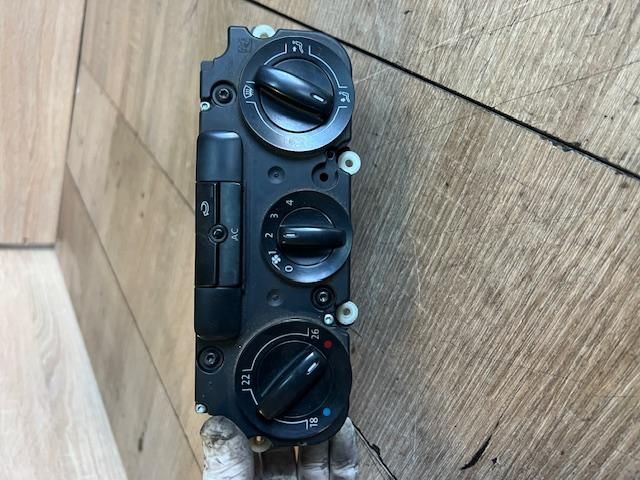 bontott VW CADDY Fűtéskapcsoló (manuális klímás)