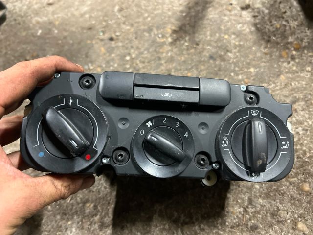 bontott VW CADDY Fűtéskapcsoló (Nem klímás)