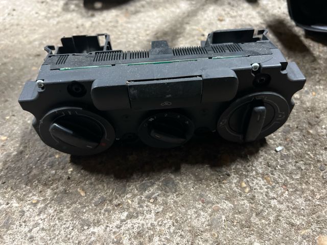 bontott VW CADDY Fűtéskapcsoló (Nem klímás)