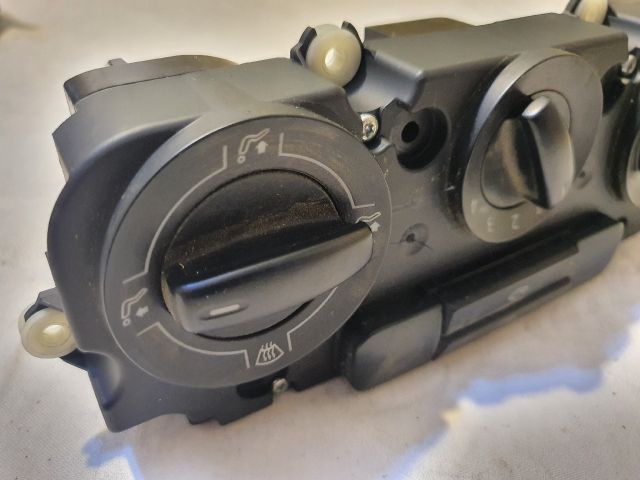 bontott VW CADDY Fűtéskapcsoló (Nem klímás)