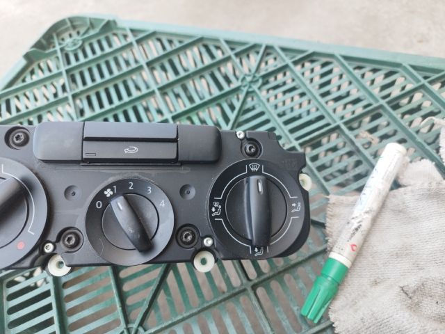 bontott VW CADDY Fűtéskapcsoló (Nem klímás)