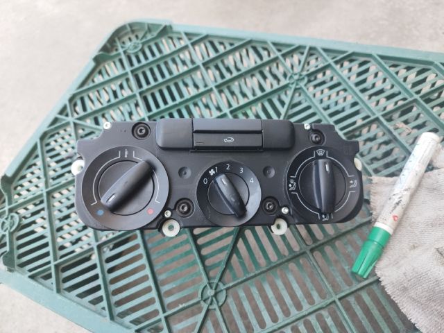 bontott VW CADDY Fűtéskapcsoló (Nem klímás)