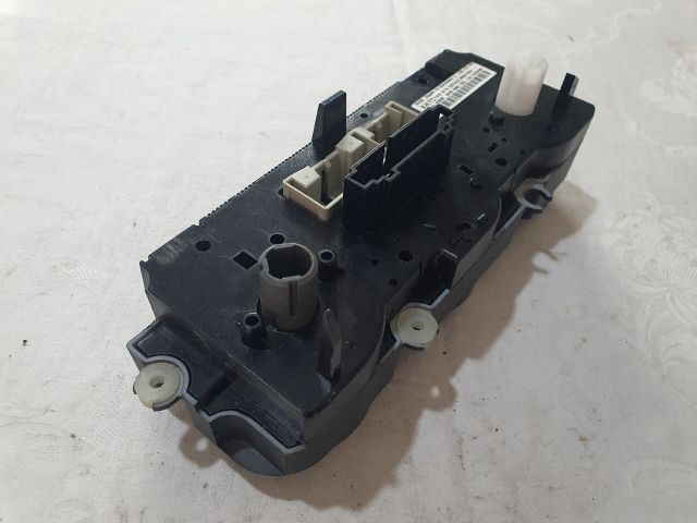 bontott VW CADDY Fűtéskapcsoló (Nem klímás)