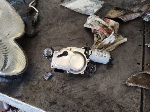 bontott VW CADDY Hátsó Ablaktörlő Motor