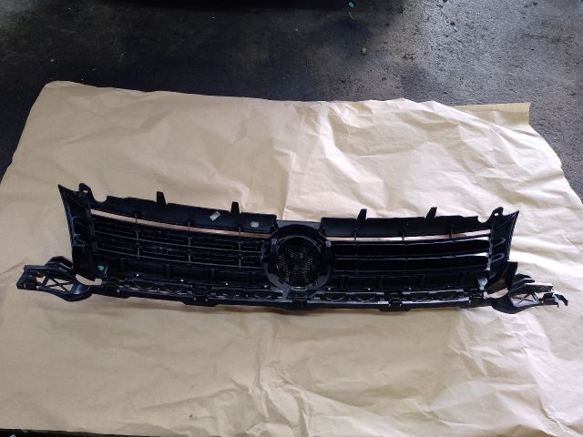 bontott VW CADDY Hűtőrács