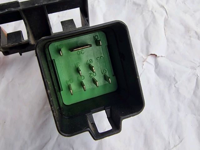 bontott VW CADDY Izzító Relé