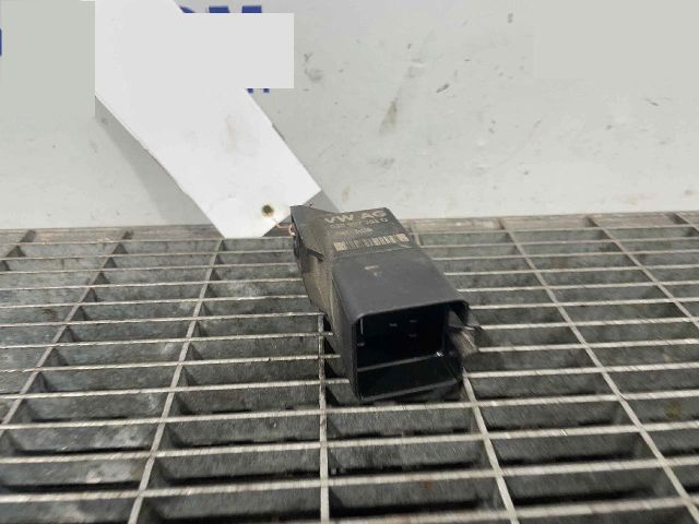 bontott VW CADDY Izzító Relé