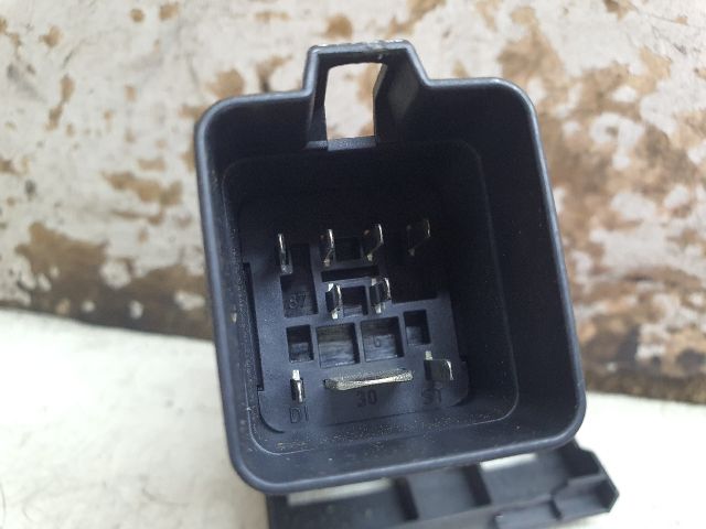 bontott VW CADDY Izzító Relé