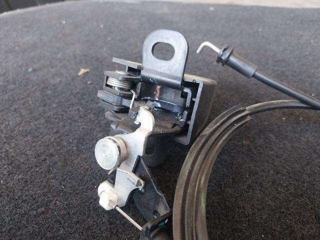 bontott VW CADDY Jobb Csomagtérajtó Nyitó Bowden