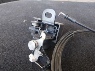 bontott VW CADDY Jobb Csomagtérajtó Nyitó Bowden