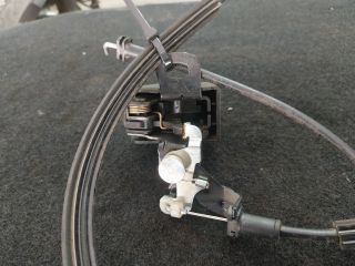 bontott VW CADDY Jobb Csomagtérajtó Nyitó Bowden