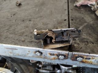 bontott VW CADDY Jobb Csomagtérajtó Zárszerkezet