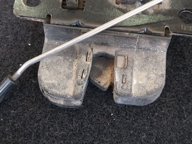 bontott VW CADDY Jobb Csomagtérajtó Zárszerkezet