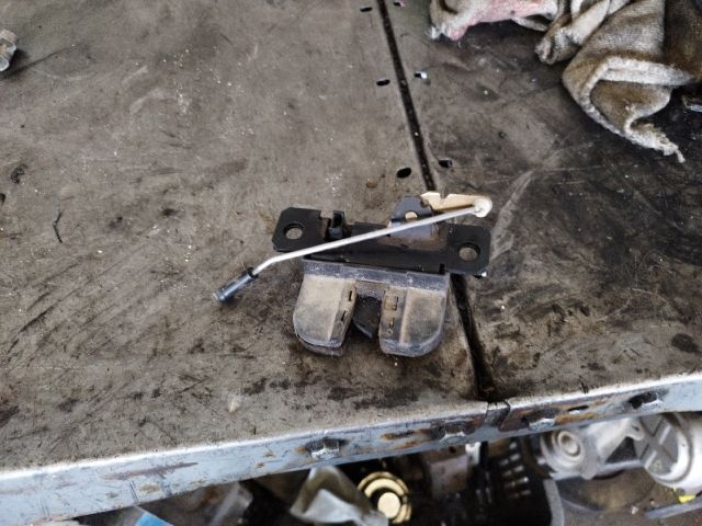 bontott VW CADDY Jobb Csomagtérajtó Zárszerkezet