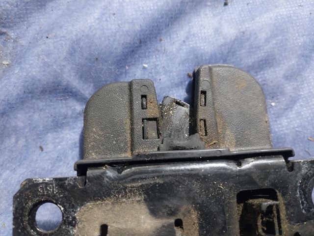 bontott VW CADDY Jobb Csomagtérajtó Zárszerkezet