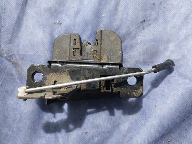 bontott VW CADDY Jobb Csomagtérajtó Zárszerkezet