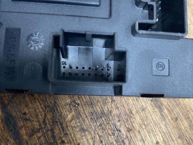 bontott VW CADDY Jobb első Ablakemelő Elektronika