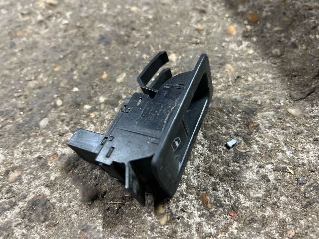 bontott VW CADDY Jobb első Ablakemelő Kapcsoló