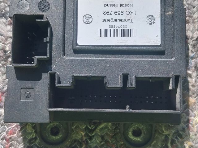 bontott VW CADDY Jobb első Ajtó Vezérlőegység