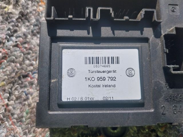 bontott VW CADDY Jobb első Ajtó Vezérlőegység