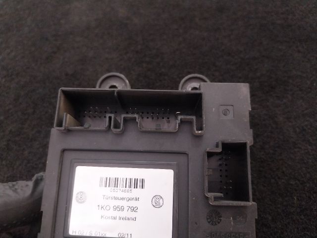 bontott VW CADDY Jobb első Ajtó Vezérlőegység