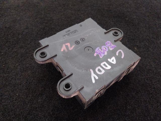 bontott VW CADDY Jobb első Ajtó Vezérlőegység