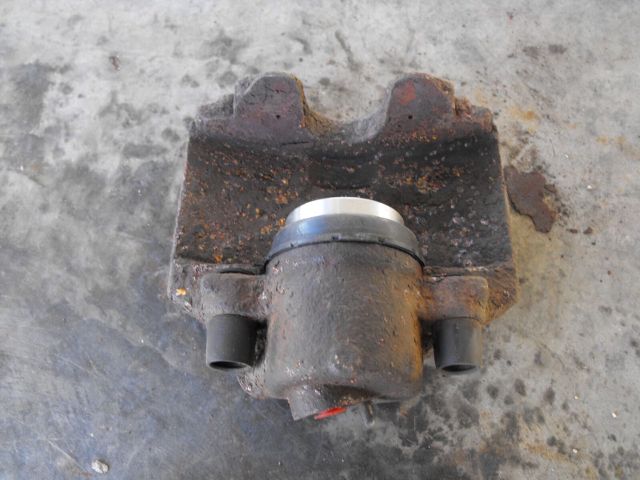 bontott VW CADDY Jobb első Féknyereg Munkahengerrel