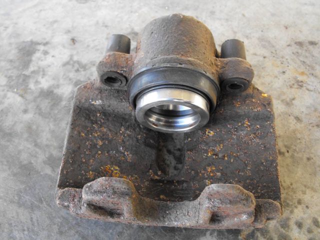 bontott VW CADDY Jobb első Féknyereg Munkahengerrel