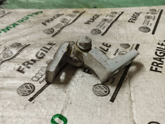 bontott VW CADDY Jobb első Felső Zsanér