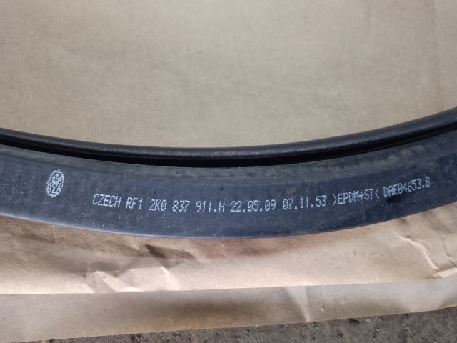 bontott VW CADDY Jobb első Gumikéder