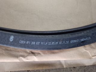 bontott VW CADDY Jobb első Gumikéder