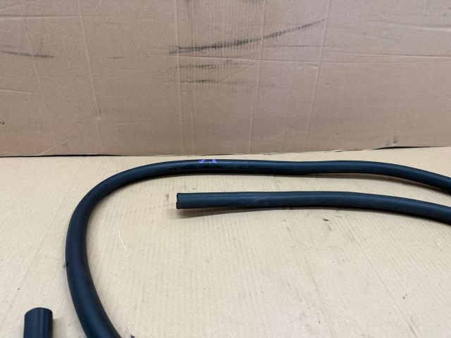 bontott VW CADDY Jobb első Gumikéder