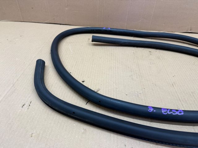 bontott VW CADDY Jobb első Gumikéder