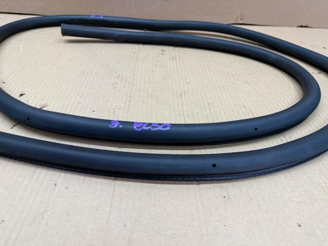 bontott VW CADDY Jobb első Gumikéder