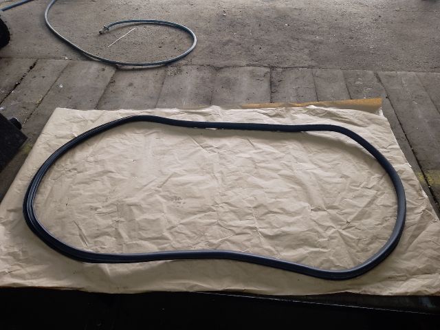 bontott VW CADDY Jobb első Gumikéder