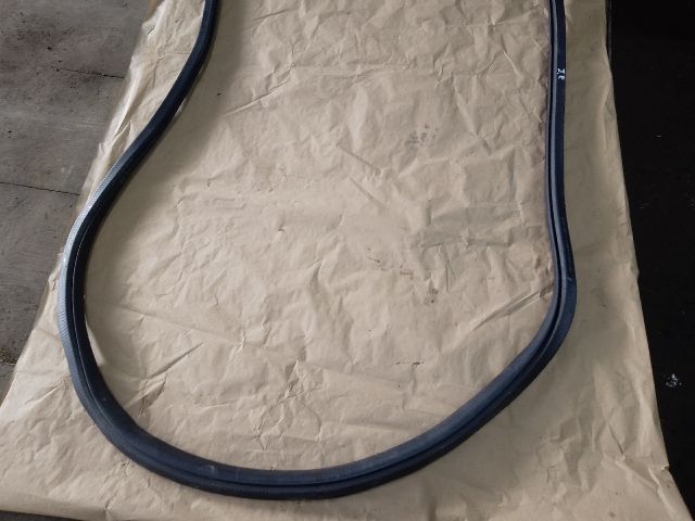 bontott VW CADDY Jobb első Gumikéder