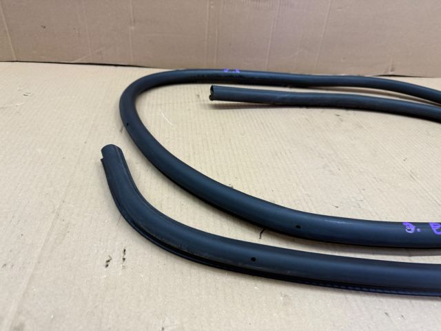 bontott VW CADDY Jobb első Gumikéder