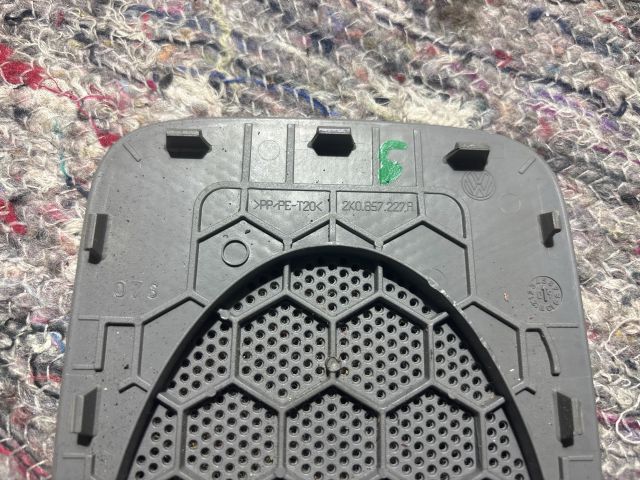 bontott VW CADDY Jobb első Hangszóró Burkolat