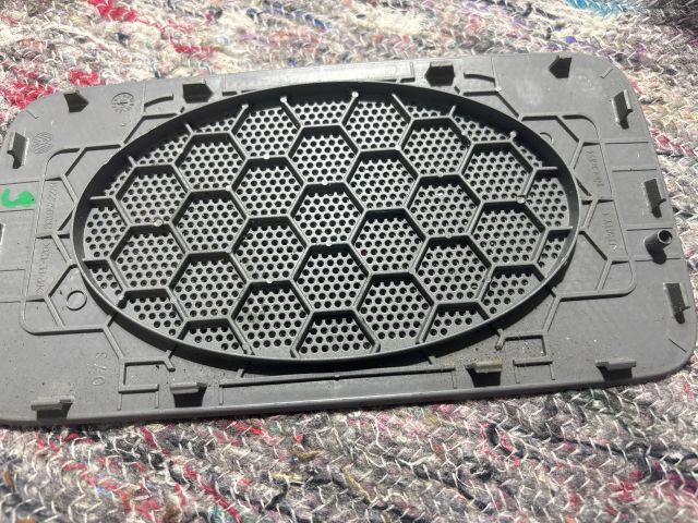 bontott VW CADDY Jobb első Hangszóró Burkolat