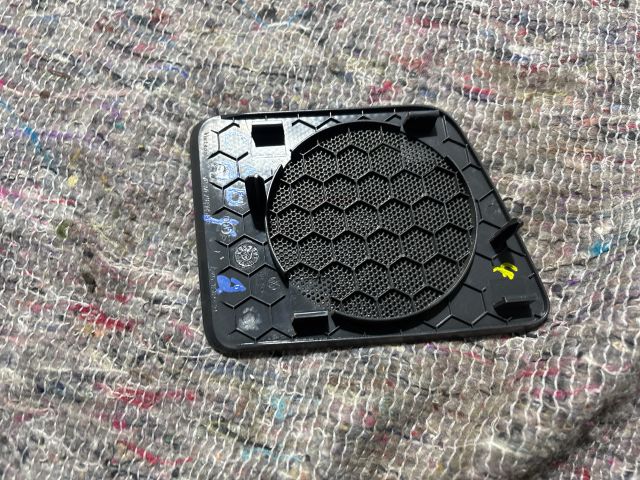 bontott VW CADDY Jobb első Kis Hangszóró Burkolat