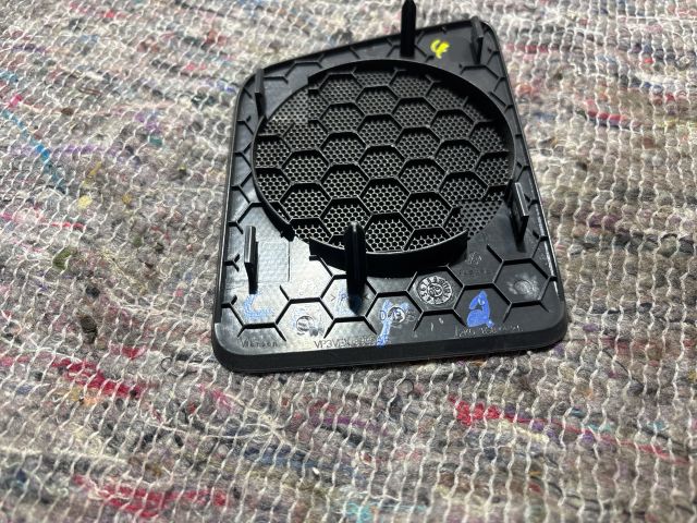 bontott VW CADDY Jobb első Kis Hangszóró Burkolat