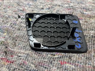 bontott VW CADDY Jobb első Kis Hangszóró Burkolat