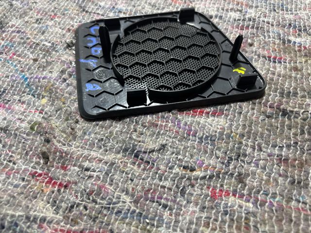 bontott VW CADDY Jobb első Kis Hangszóró Burkolat