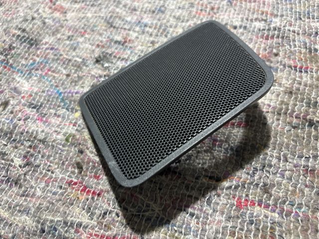 bontott VW CADDY Jobb első Kis Hangszóró Burkolat