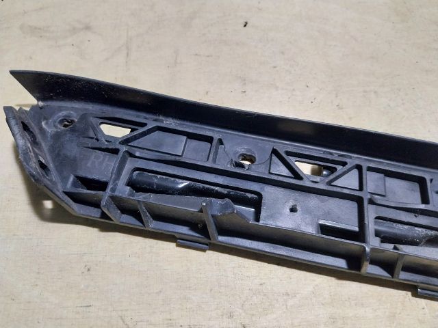 bontott VW CADDY Jobb első Lökhárító Tartó (Műanyag)