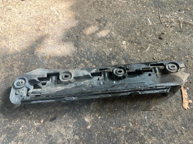 bontott VW CADDY Jobb első Oldal Lökhárító Tartó (Műanyag)