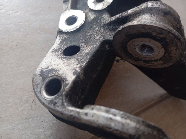 bontott VW CADDY Jobb első Segédkeret Kitámasztó