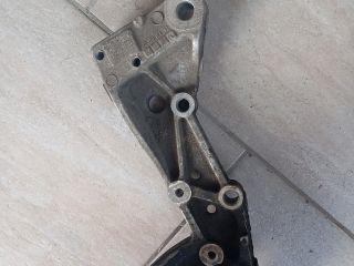 bontott VW CADDY Jobb első Segédkeret Kitámasztó