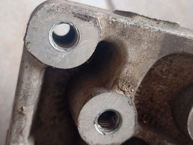 bontott VW CADDY Jobb első Segédkeret Kitámasztó