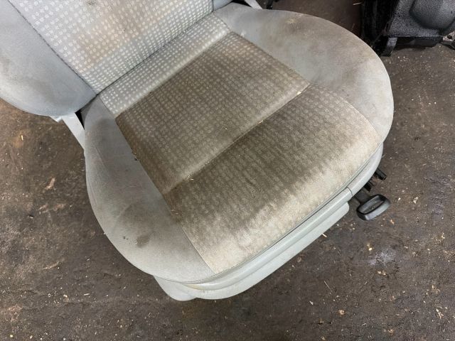 bontott VW CADDY Jobb első Ülés